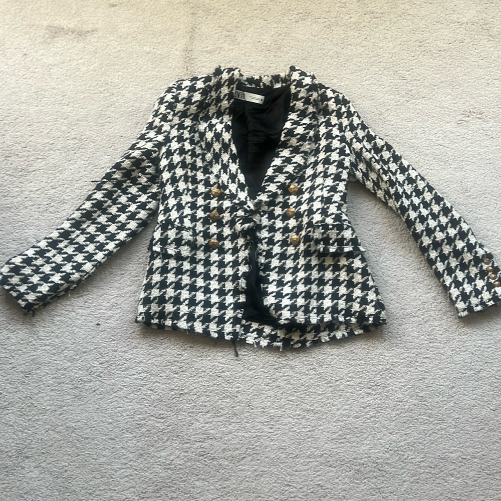 Zara Black and White Tweed Blazer in a size small…..